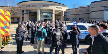 ¡Tiroteo en escuela de Nashville deja dos heridos! El atacante "ya no representa una amenaza"