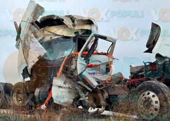 Accidente en carretera a Nuevo Laredo deja a trailero herido tras fuerte impacto
