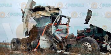 Accidente en carretera a Nuevo Laredo deja a trailero herido tras fuerte impacto