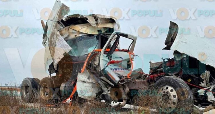 Accidente en carretera a Nuevo Laredo deja a trailero herido tras fuerte impacto