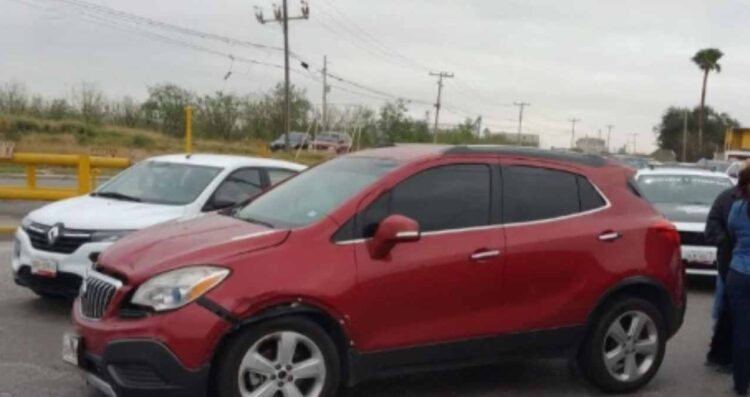 Accidente vial en Matamoros conductor responsable se pasa semáforo y provoca choque