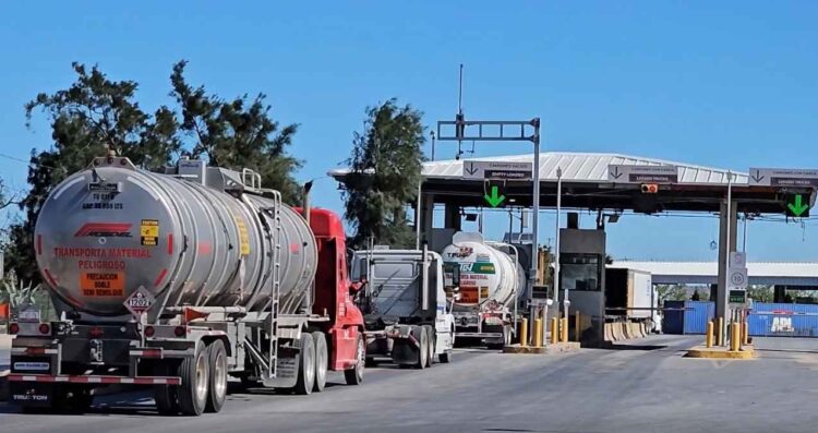 Actualización de software en Aduanas de Matamoros genera retrasos en el cruce de carga