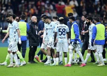 Adana Demirspor abandona el partido