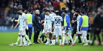 Adana Demirspor abandona el partido