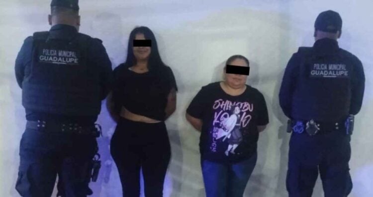 Arrestan a 2 mujeres por robar una tienda y agredir a guardia en Guadalupe, NL