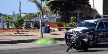 Asesinan a policía vial en Acapulco tras presuntamente levantarle una infracción a un conductor