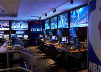 Así funciona el Replay Center, el ojo tecnológico de la NBA