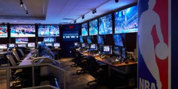 Así funciona el Replay Center, el ojo tecnológico de la NBA