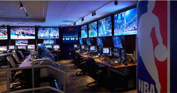 Así funciona el Replay Center, el ojo tecnológico de la NBA