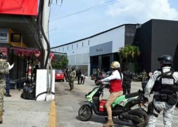 Hombres armados sitio taxis Acapulco