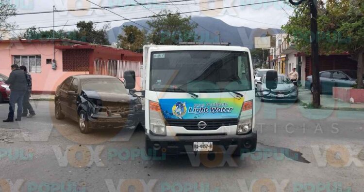 Camión causa accidente Victoria