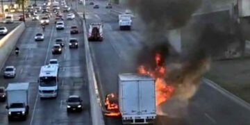 Camión incendia Escobedo