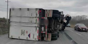 Camión vuelca Reynosa San Fernando