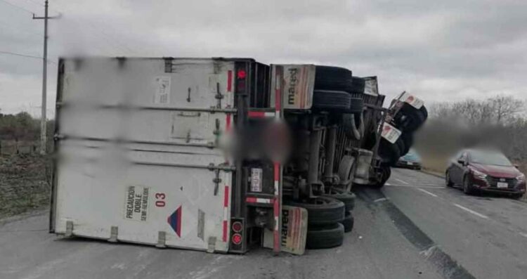 Camión vuelca Reynosa San Fernando