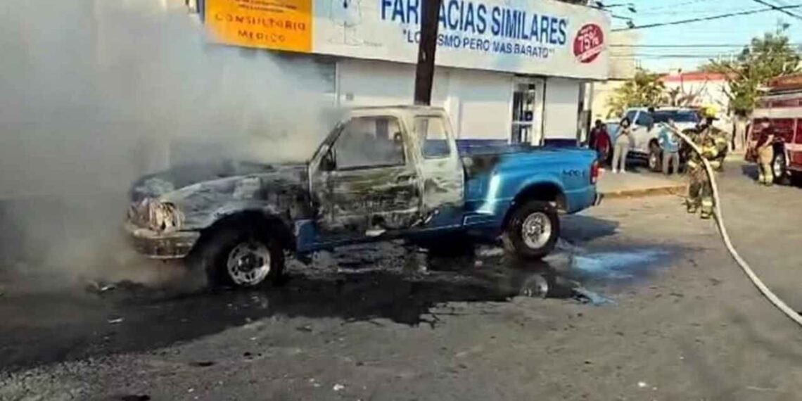 Camioneta incendia Monterrey