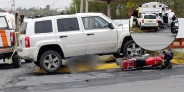 Camioneta se impacta contra un motociclista y lo deja sin vida en Apodaca, Nuevo León