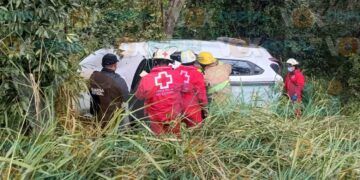 Camioneta vuelca y deja dos lesionados en el Corredor Luis Donaldo Colosio de Altamira, Tamaulipas