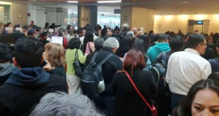 Campesinos bloquean Conagua CDMX
