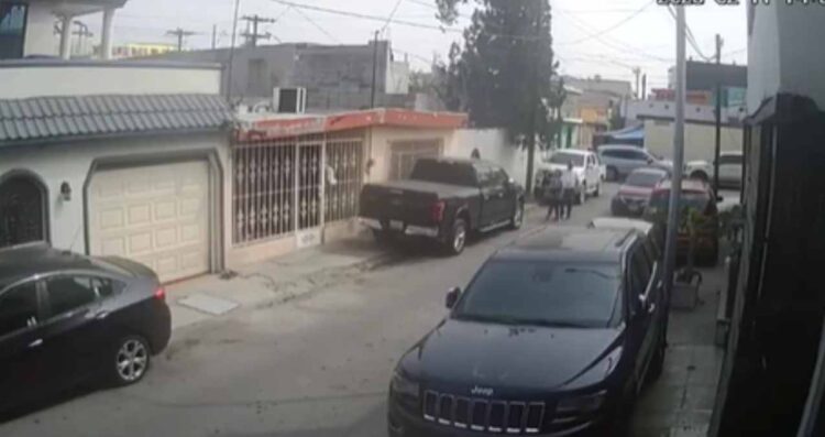 Captan en VIDEO el robo a pareja de adultos mayores en Monterrey