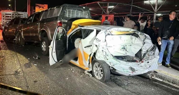 Carambola entre 10 vehículos en Guadalajara, Jalisco deja tres personas heridas