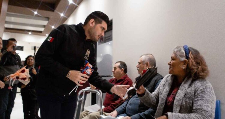Celebra alcalde Alberto Granados el Día del Amor y la Amistad con detalles para los matamorenses