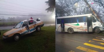 Choca taxi contra un autobús en Córdoba, Veracruz; reportan varios lesionados