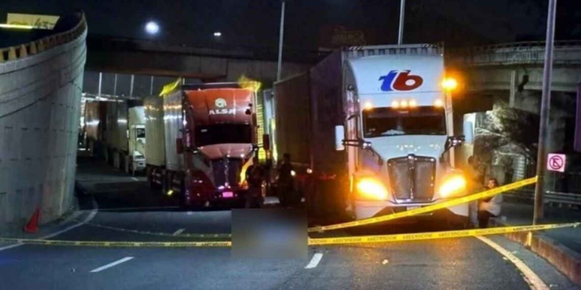 Chofer de tráiler atropella y mata a joven motociclista en la Carretera Nacional