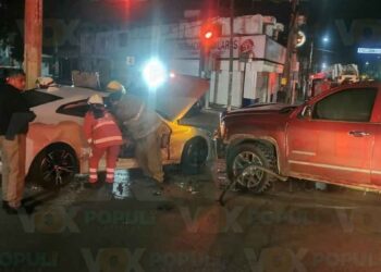 Choque en Tampico, Tamaulipas deja dos heridos; conductor de camioneta huye del lugar