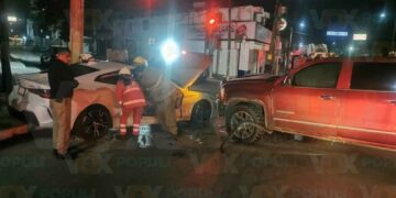Choque en Tampico, Tamaulipas deja dos heridos; conductor de camioneta huye del lugar