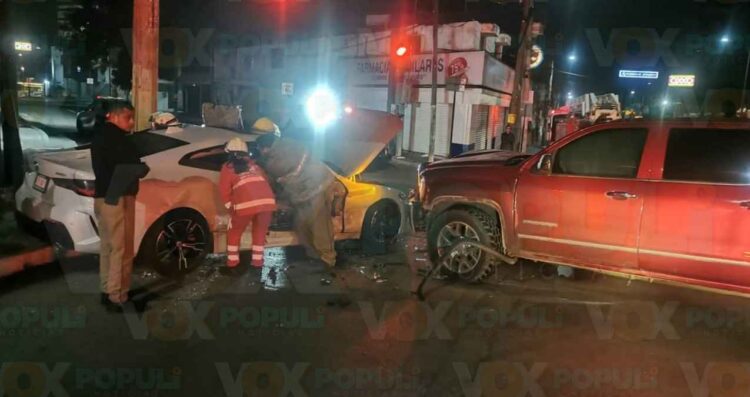 Choque en Tampico, Tamaulipas deja dos heridos; conductor de camioneta huye del lugar