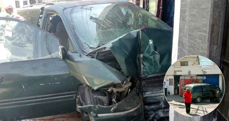 Choque entre 2 vehículos deja a un hombre sin vida en la colonia San Gilberto de Santa Catarina, NL