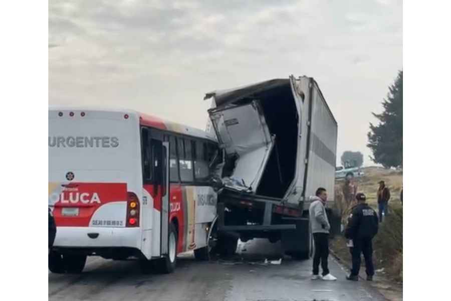 Choque entre camión y tráiler en la Toluca-Atlacomulco deja varios lesionados