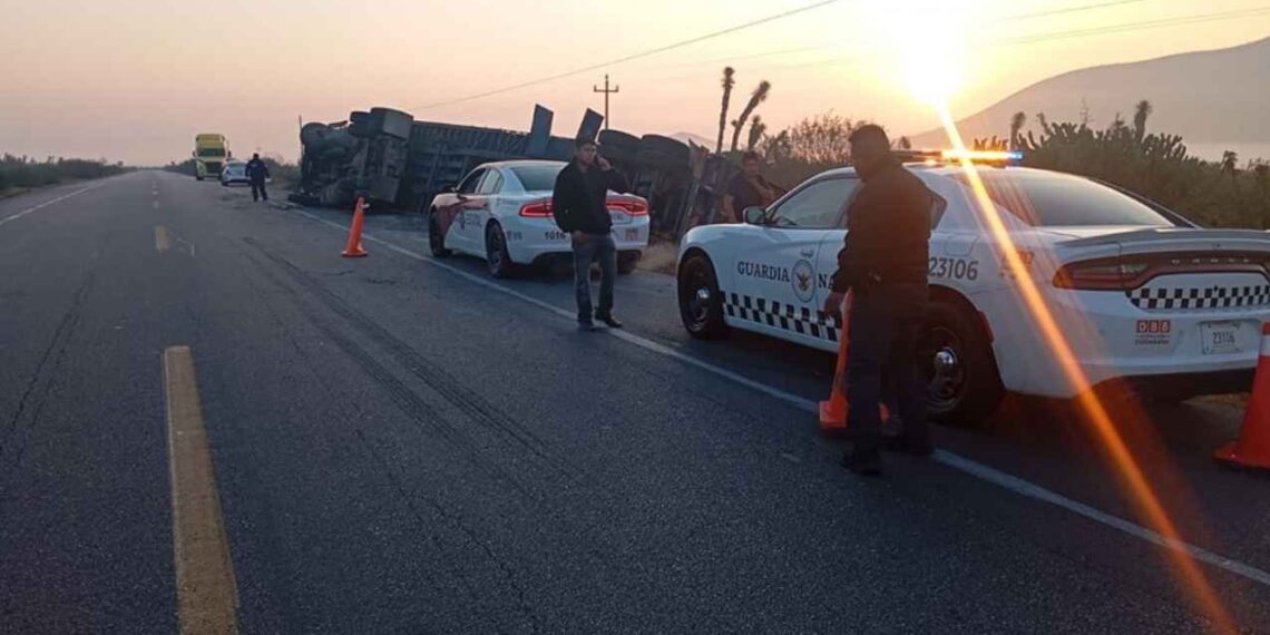 Choque entre tractocamiones en la Tula-San Luis Potosí provoca caos vial