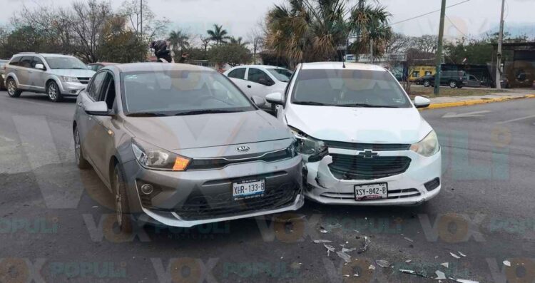 Conductor imprudente cierra el paso y causa accidente en Ciudad Victoria