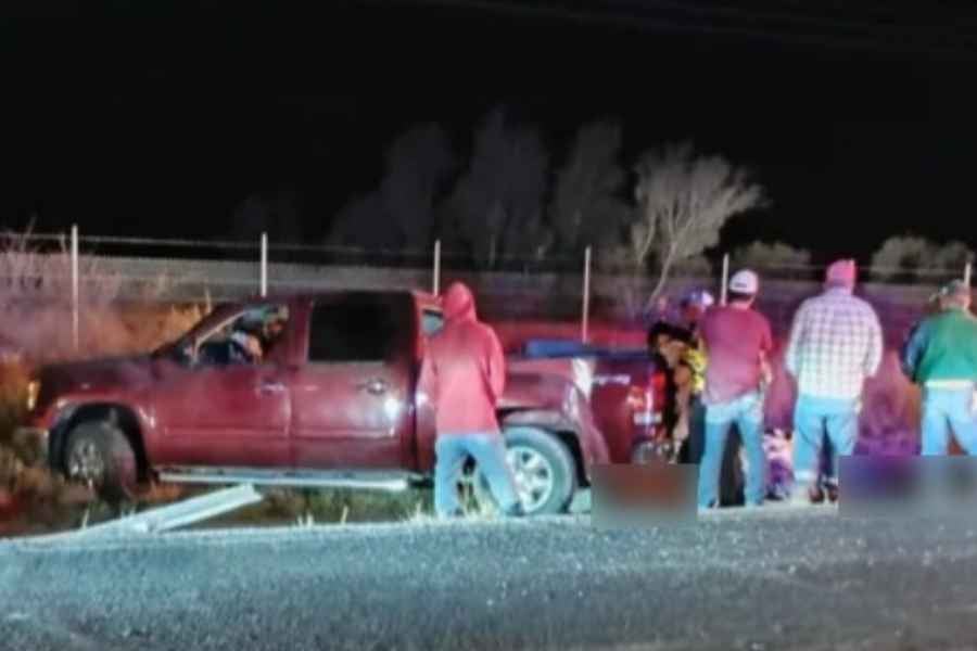 Conductor se impacta contra un tráiler en la carretera libre a Saltillo; hay un muerto y un herido