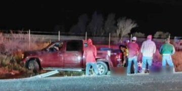 Conductor se impacta contra un tráiler en la carretera libre a Saltillo; hay un muerto y un herido