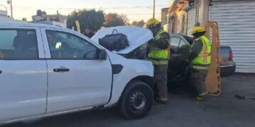 Conductora resulta herida tras chocar en Torreón, Coahuila