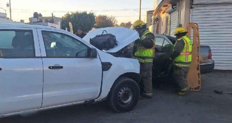 Conductora resulta herida tras chocar en Torreón, Coahuila