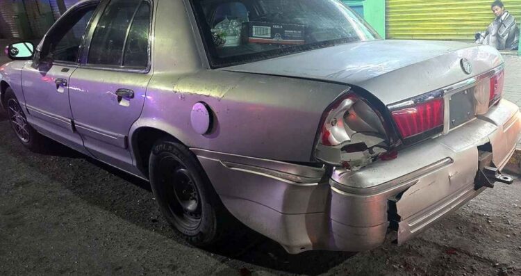 Detienen a conductora tras chocar contra un auto estacionado en Nuevo Laredo, Tamaulipas