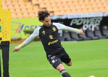 Diego Lainez se perderá el duelo contra Necaxa por acumulación de tarjetas