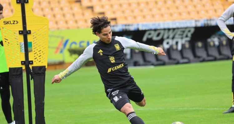 Diego Lainez se perderá el duelo contra Necaxa por acumulación de tarjetas