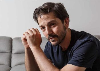 Diego Luna adaptará Ceniza en la Boca al cine una historia de migración, lucha y esperanza