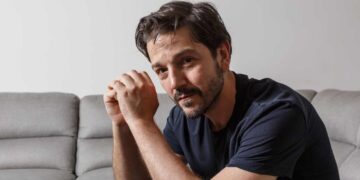 Diego Luna adaptará Ceniza en la Boca al cine una historia de migración, lucha y esperanza