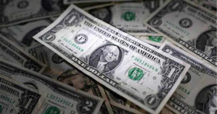 Dólar baja a 20.43 luego de pausa en aranceles entre México y EU