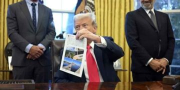 ¿A quién venderá la “tarjeta dorada” Donald Trump para obtener la residencia en EU?