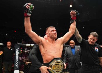 Du Plessis consolida su liderazgo en el peso mediano UFC