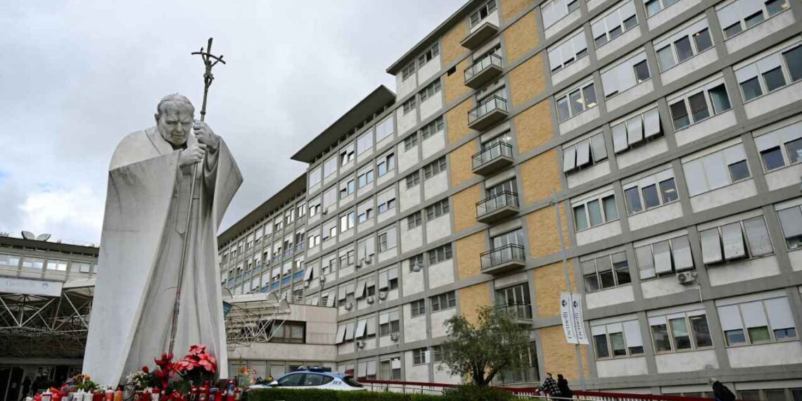 El papa Francisco sigue en reposo por bronquitis: Emite este mensaje desde el Hospital