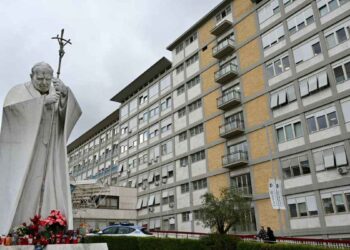 El papa Francisco sigue en reposo por bronquitis: Emite este mensaje desde el Hospital