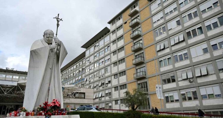 El papa Francisco sigue en reposo por bronquitis: Emite este mensaje desde el Hospital