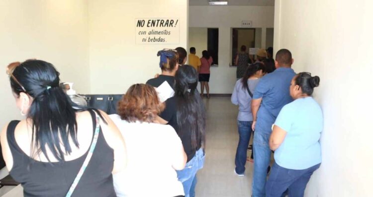Esperan largas filas en el Registro Civil por inscripciones escolares en Matamoros